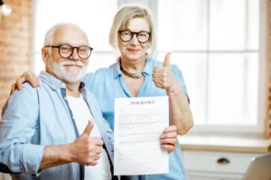 Zadowoleni emeryci z podpisania korzystnego ubezpieczenia