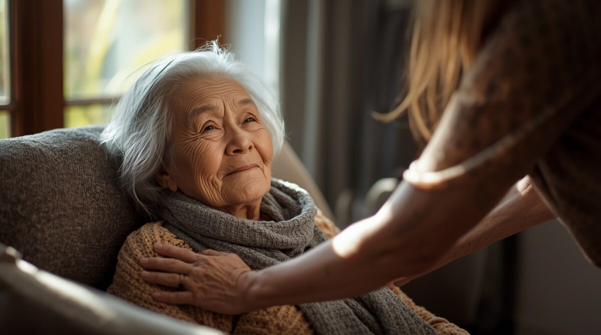 senior korzystający z pomocy assistance w domu